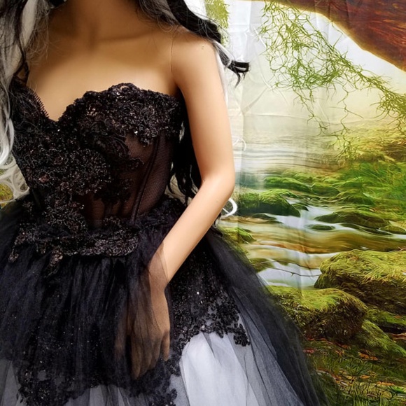 WILLOW Black/White Lace Tulle Corset Wedding Gown - Picture 8 of 8